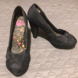 Chunky Heel with Knot Detail - 8